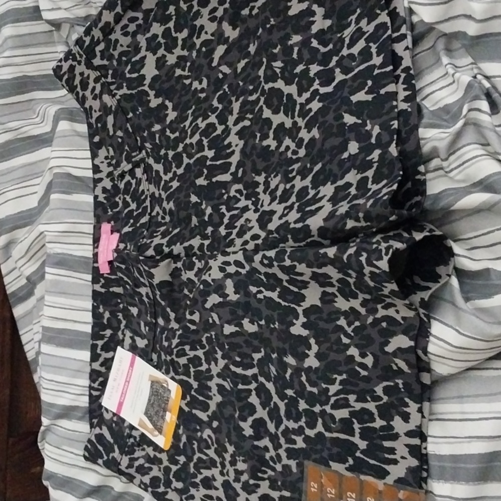 Isaac Mizrahi Tailored Shorts Size 12